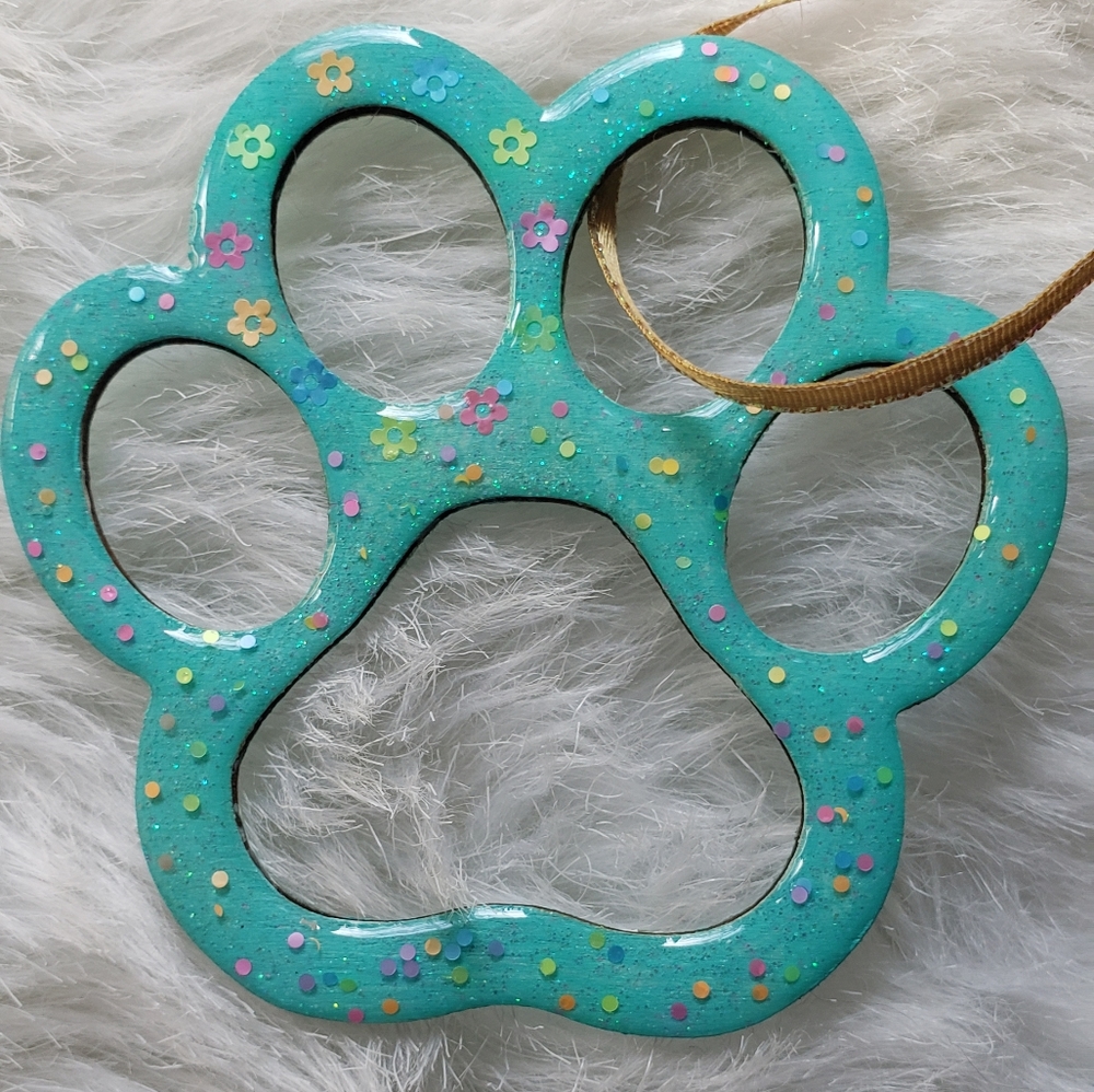 Handmade Spring Paw Print Decor Accessory - Picture 7 of 11